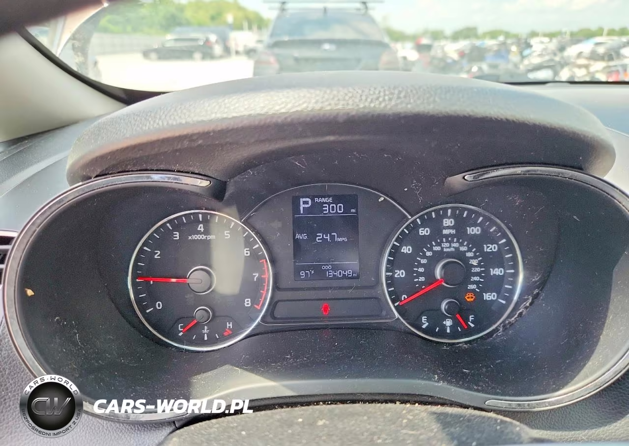 2018 Kia Forte Lx VIN:3KPFK4A7XJE170480 - 9