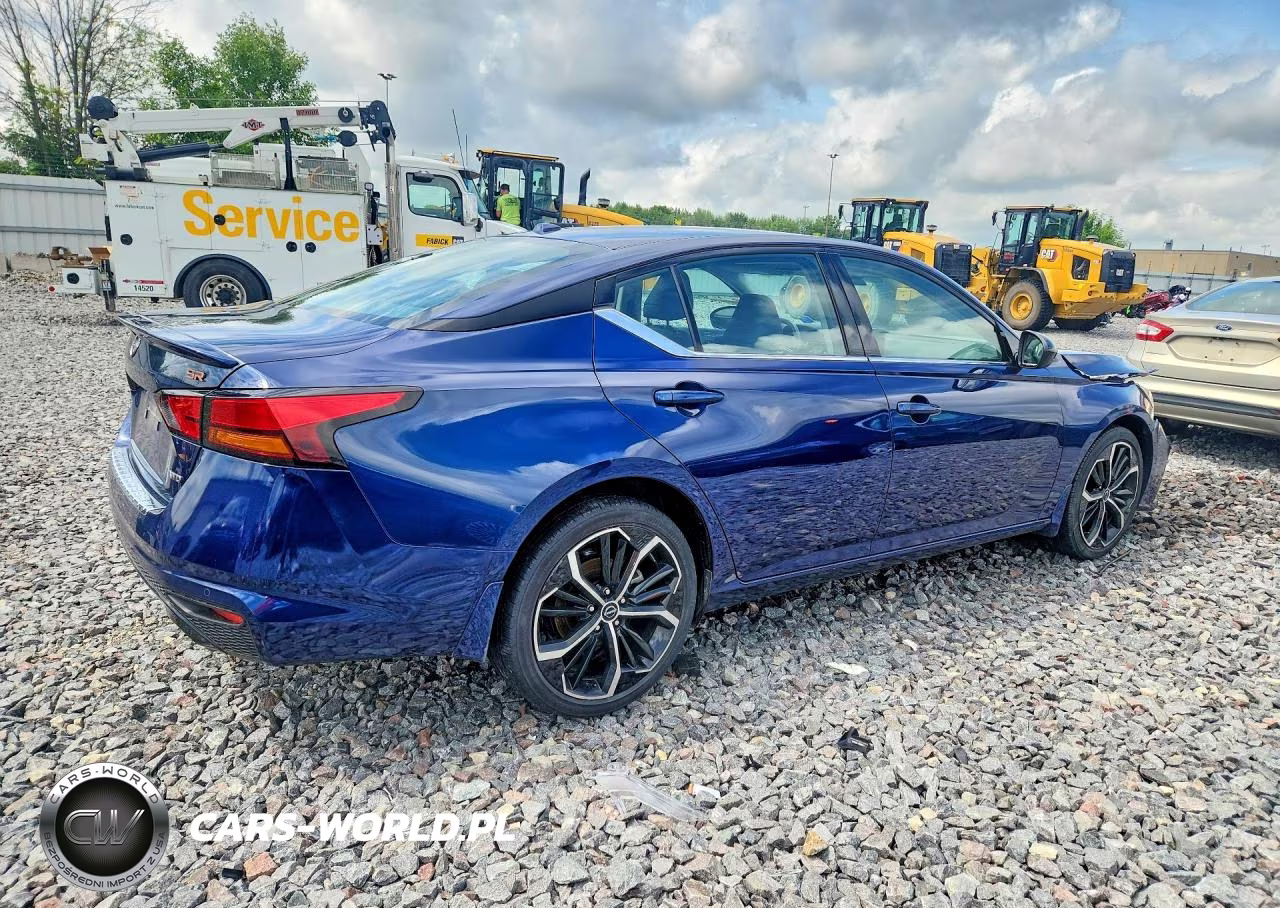 2023 Nissan Altima Sr VIN:1N4BL4CW2PN325615 - 3