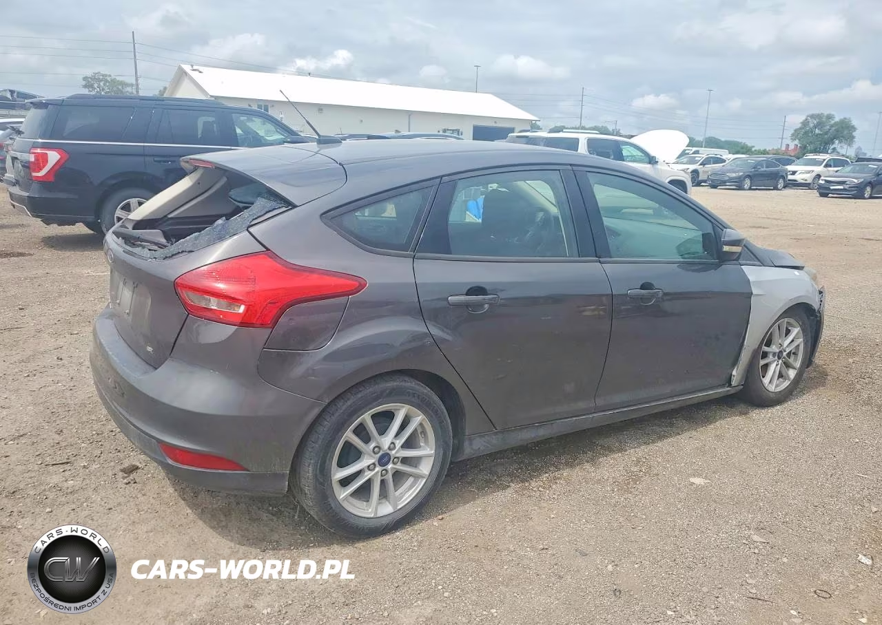 2017 Ford Focus Se VIN:1FADP3K28HL314508 - 3