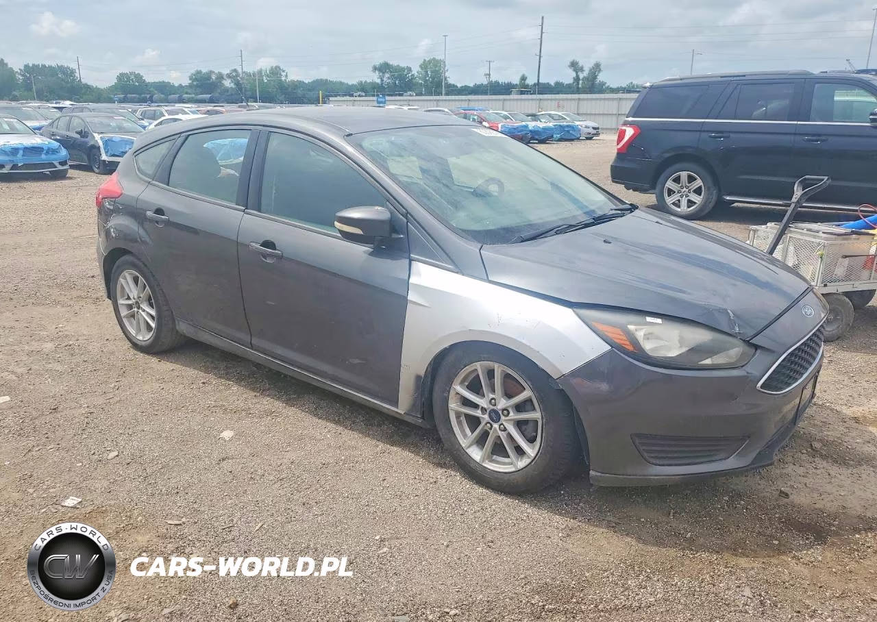 2017 Ford Focus Se VIN:1FADP3K28HL314508 - 4
