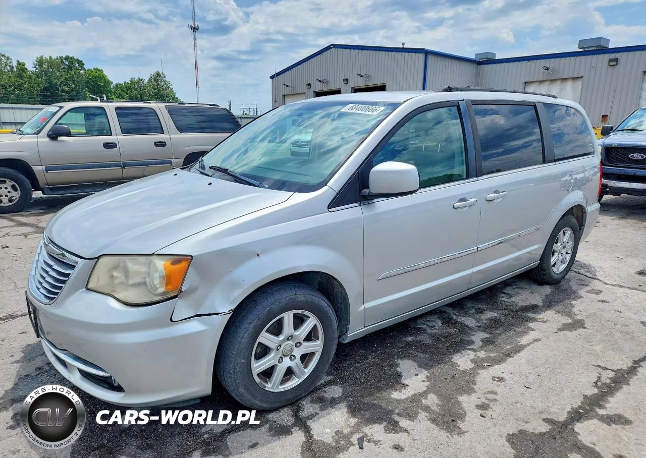 2012 Chrysler Town & Country Touring – zdjęcie 1 z 13