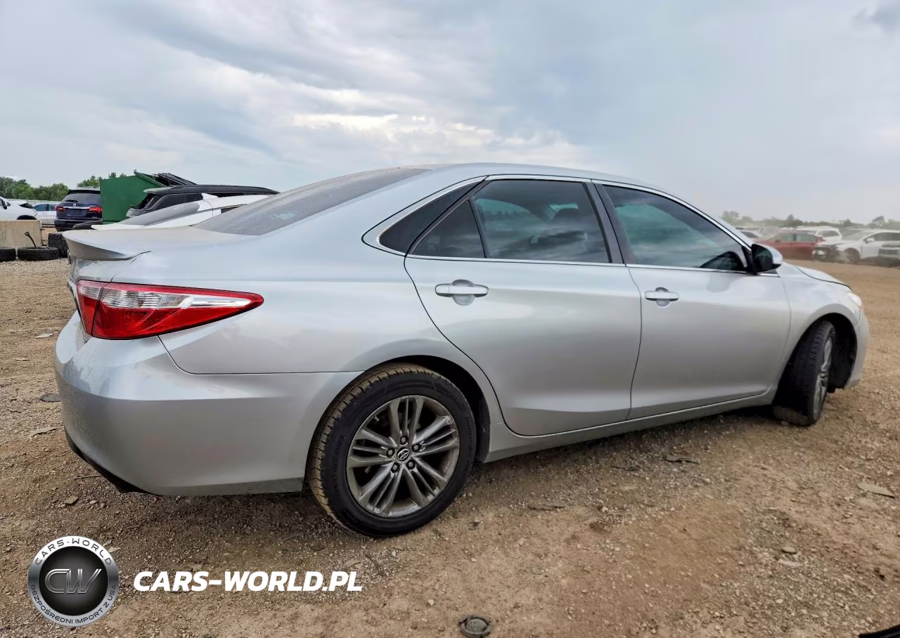 2015 Toyota Camry Se VIN:4T1BF1FK4FU977743 - 3