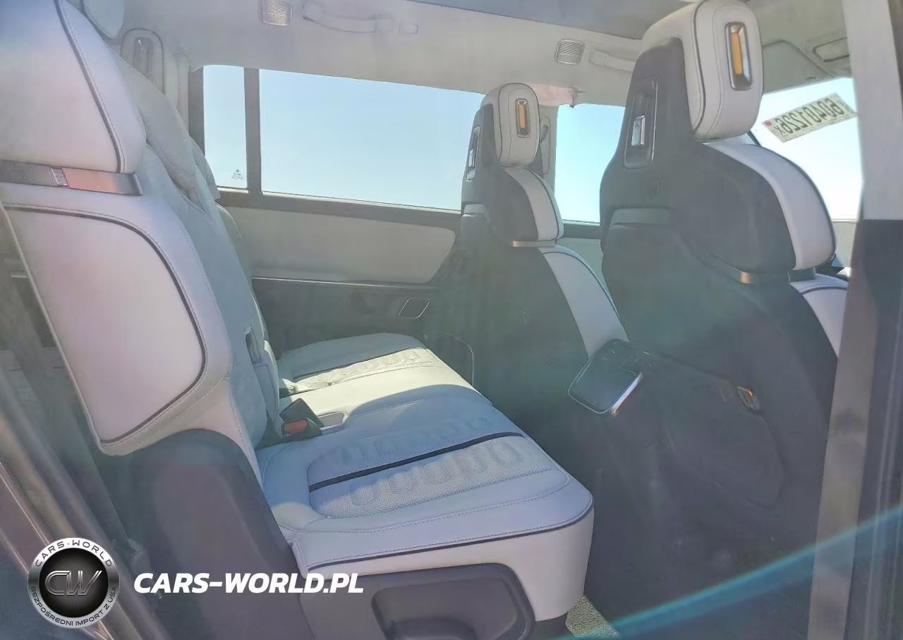 2023 Rivian R1S Launch Edition VIN:7PDSGABL3PN020878 - 10