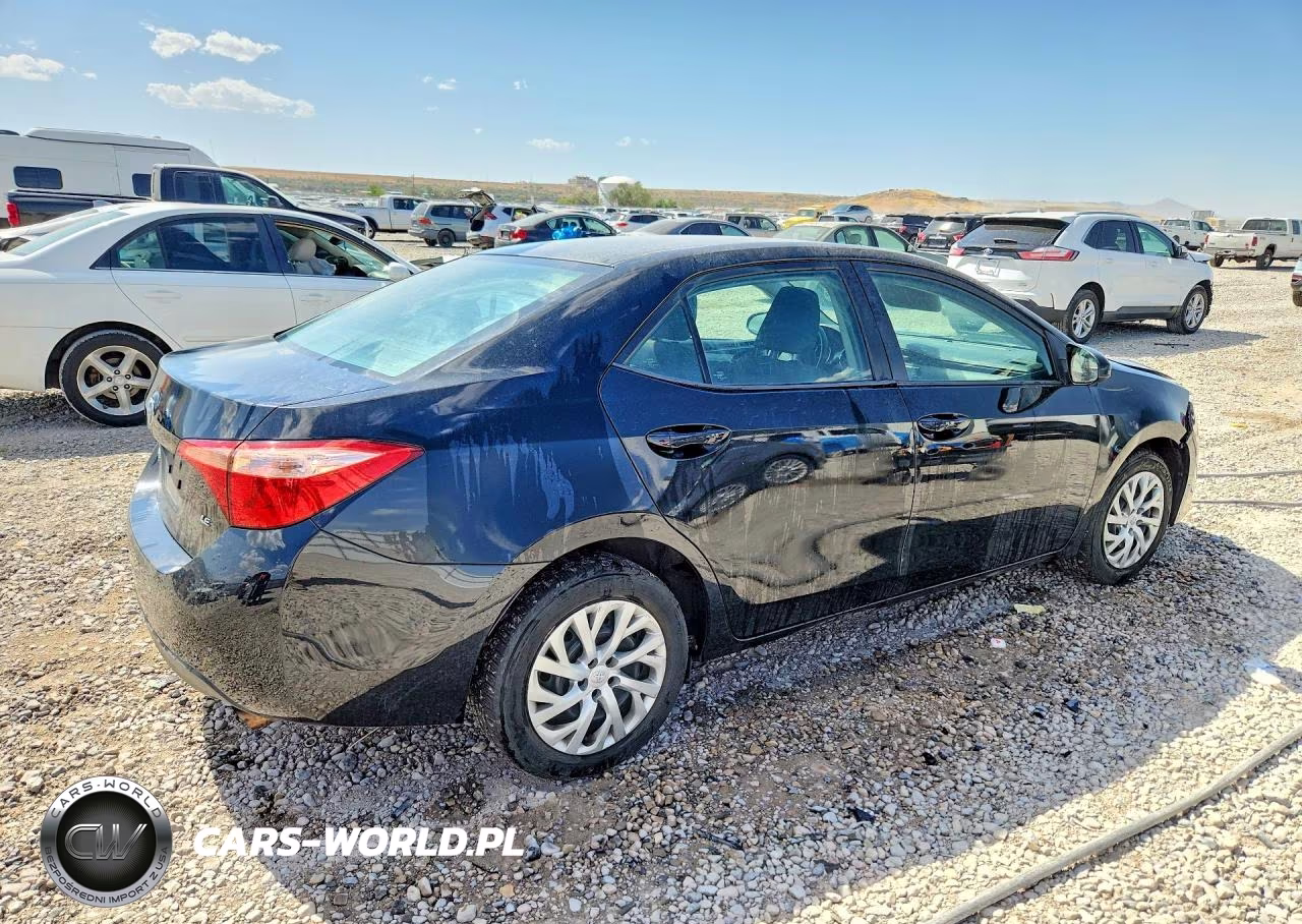 2018 Toyota Corolla Le VIN:2T1BURHE5JC035898 - 3