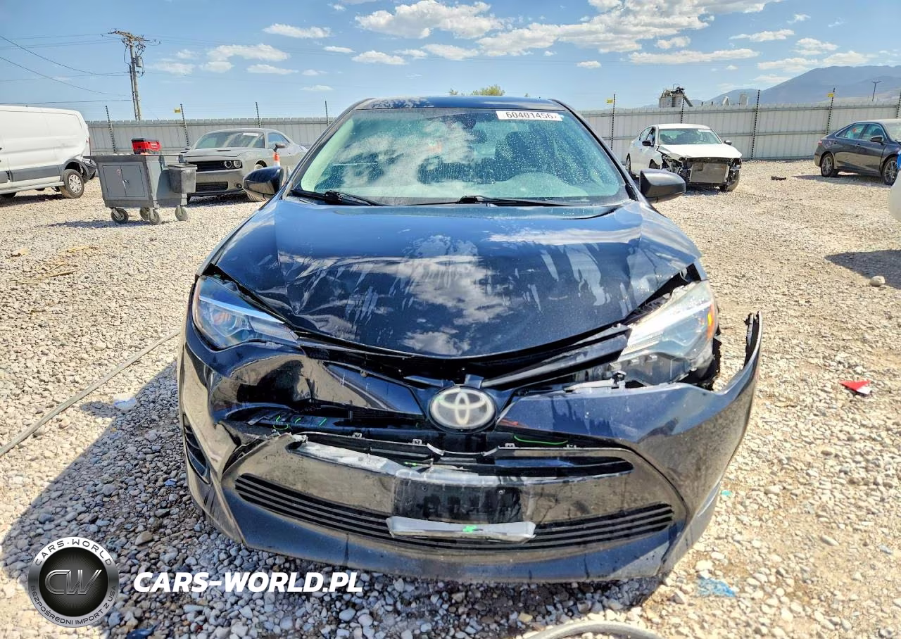2018 Toyota Corolla Le VIN:2T1BURHE5JC035898 - 5