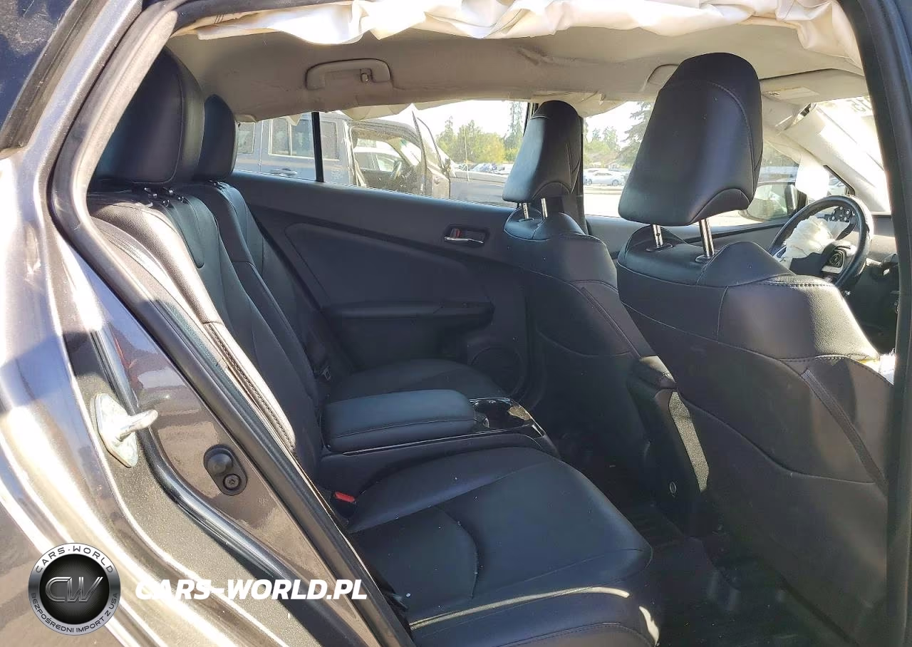 2018 Toyota Prius Prime Premium VIN:JTDKARFP4J3074472 - 10