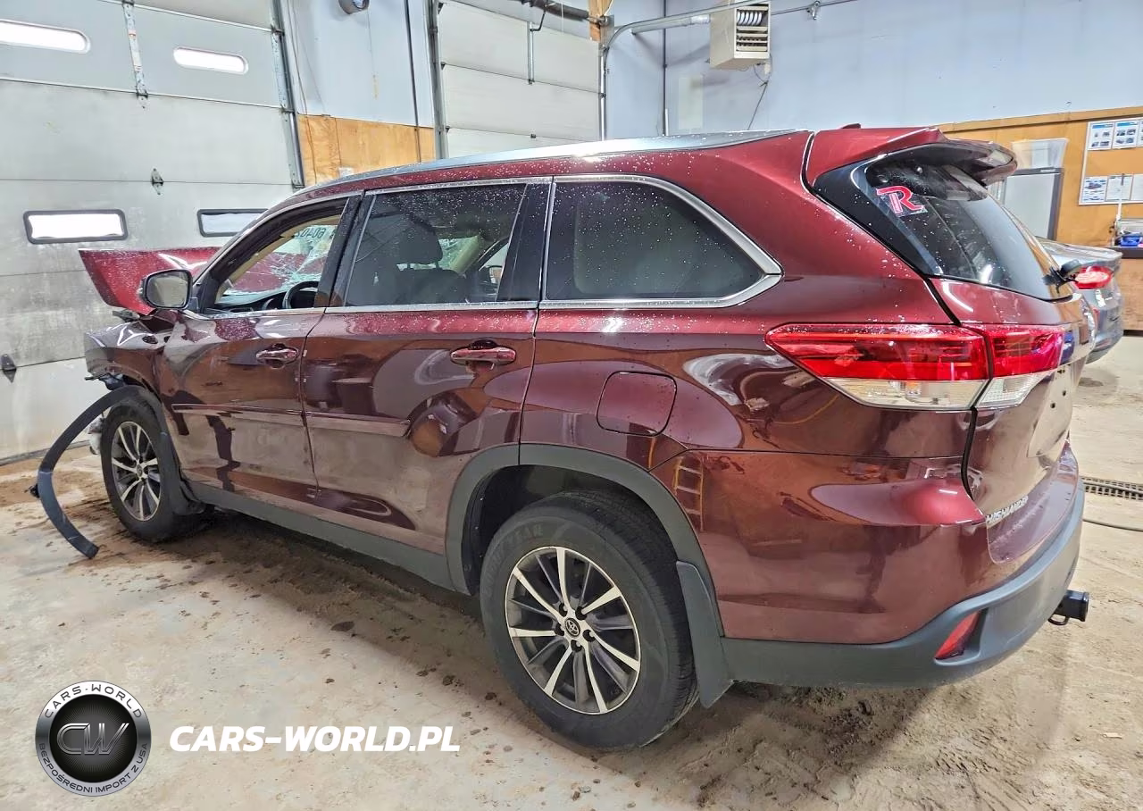 2019 Toyota Highlander Xle VIN:5TDJZRFH3KS724681 - 2