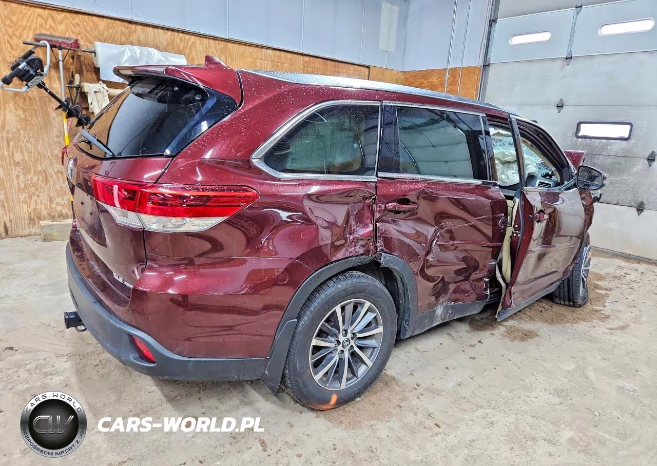 2019 Toyota Highlander Xle VIN:5TDJZRFH3KS724681 - 3