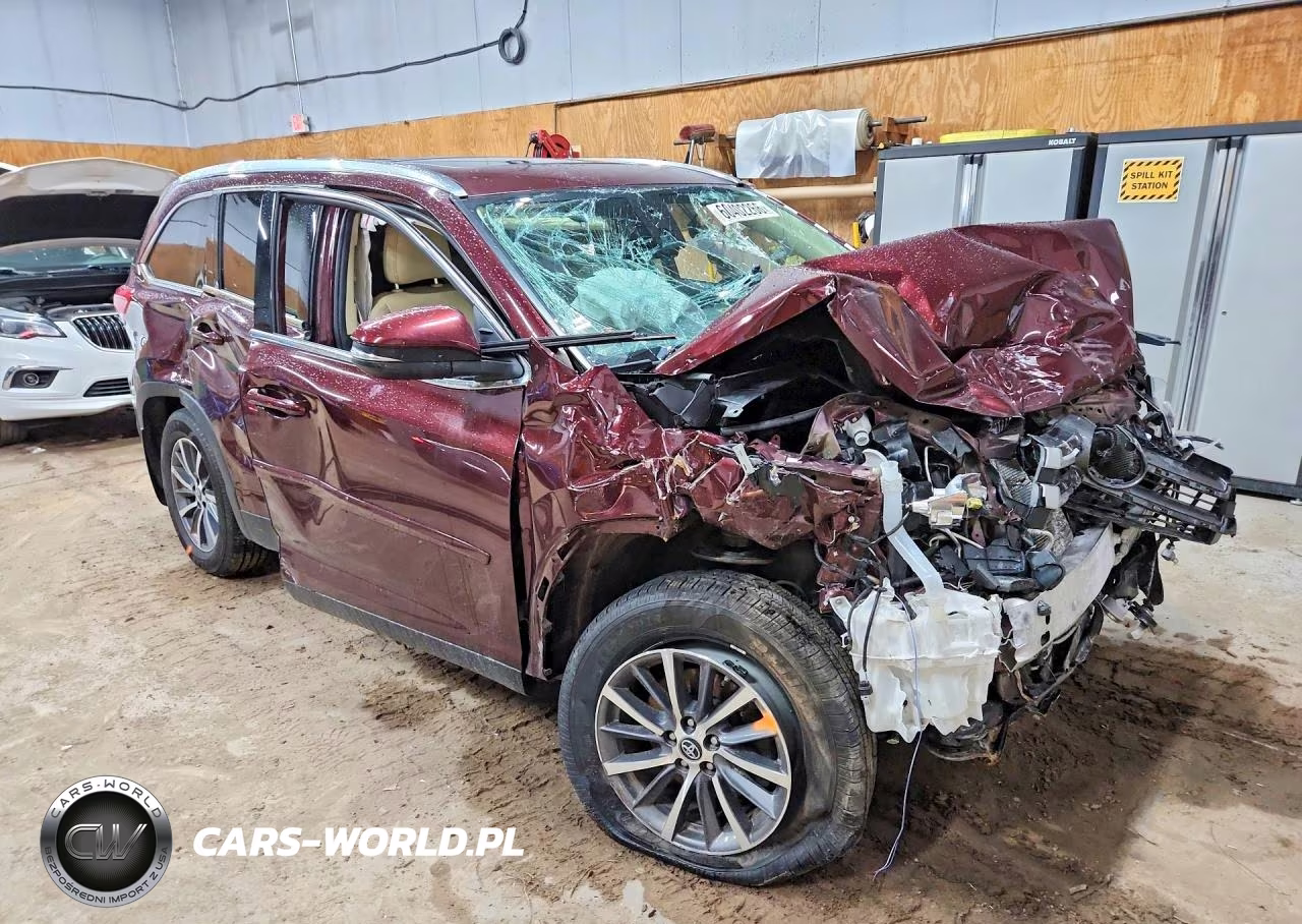 2019 Toyota Highlander Xle VIN:5TDJZRFH3KS724681 - 4
