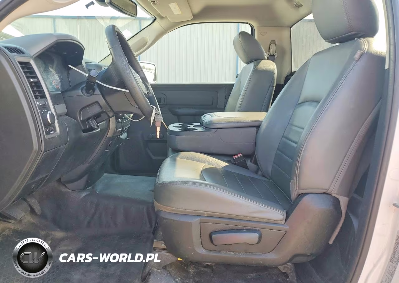 2019 Ram 1500 Classic Tradesman VIN:3C6JR6DG2KG705912 - 7