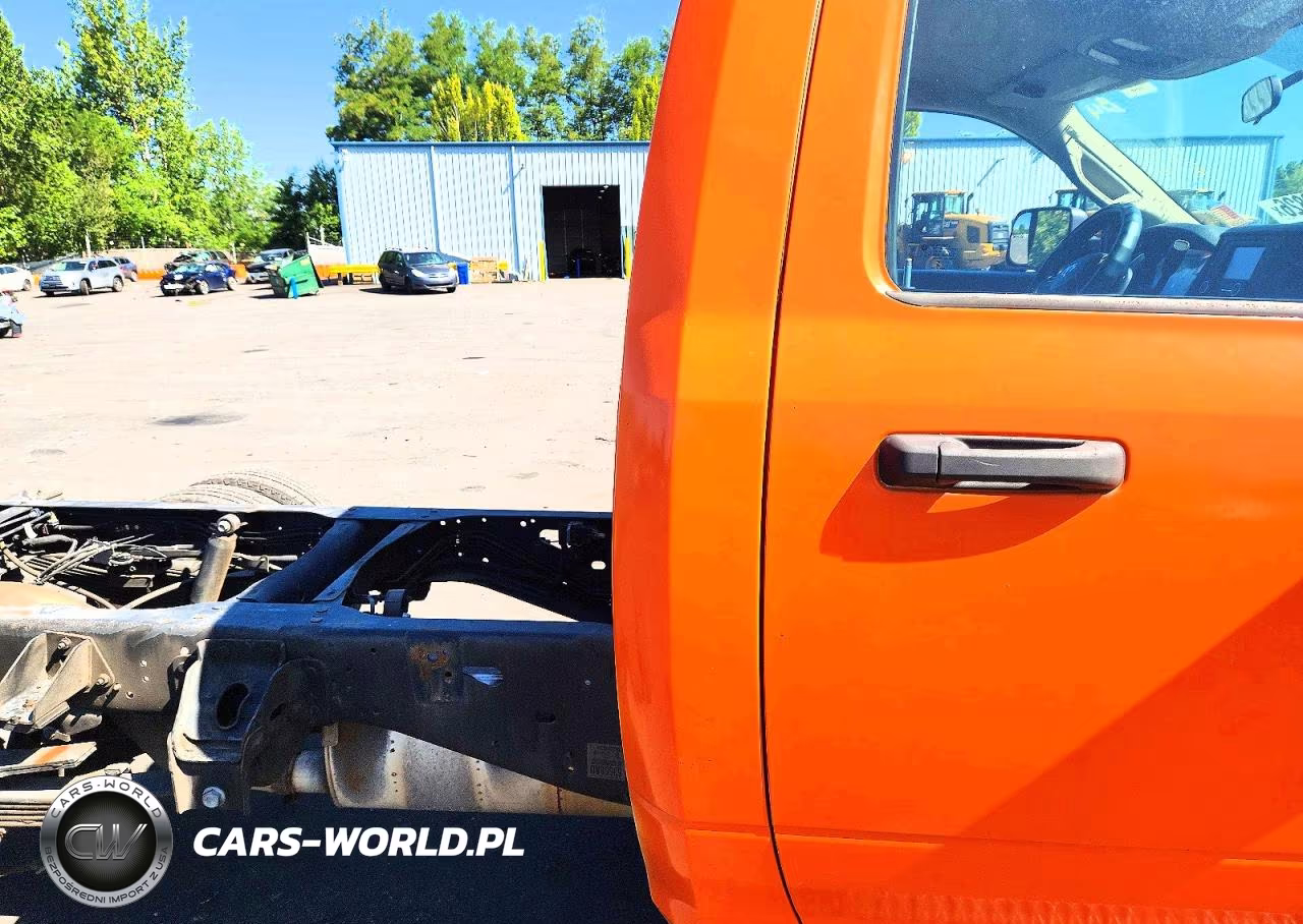 2019 Ram 3500 VIN:3C7WRSAJ7KG718164 - 10