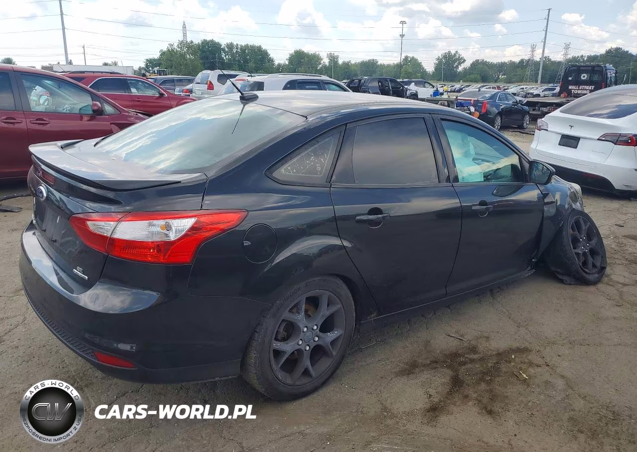 2014 Ford Focus Se VIN:1FADP3F28EL320816 - 3