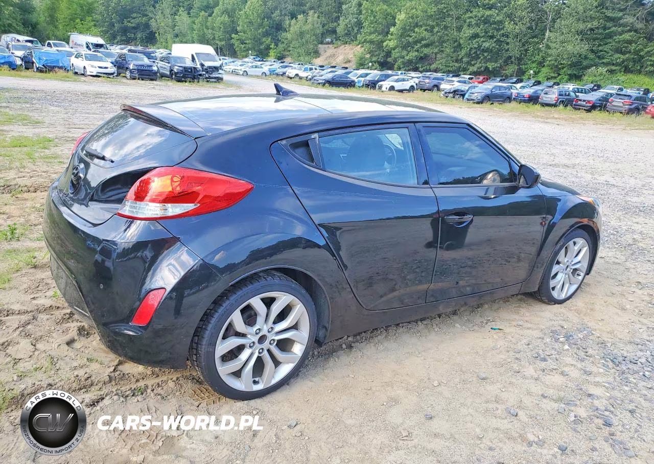 2015 Hyundai Veloster Base VIN:KMHTC6AD1FU232290 - 3