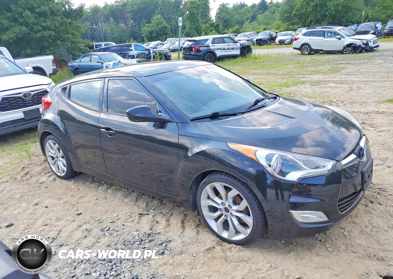 2015 Hyundai Veloster Base VIN:KMHTC6AD1FU232290 - 4