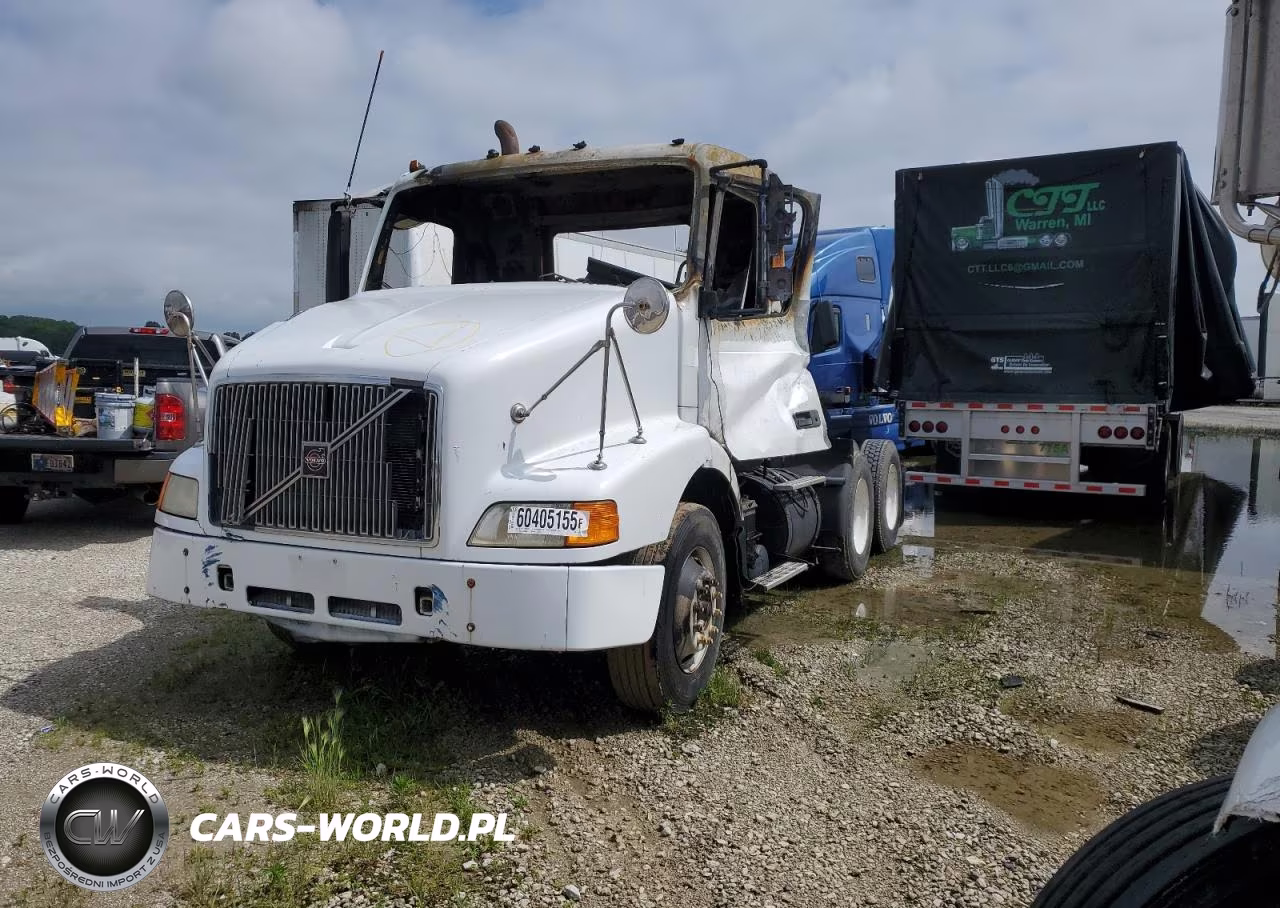 2000 Volvo Vnm Semi Truck VIN:4V4MD2GFXYN254815 - 2