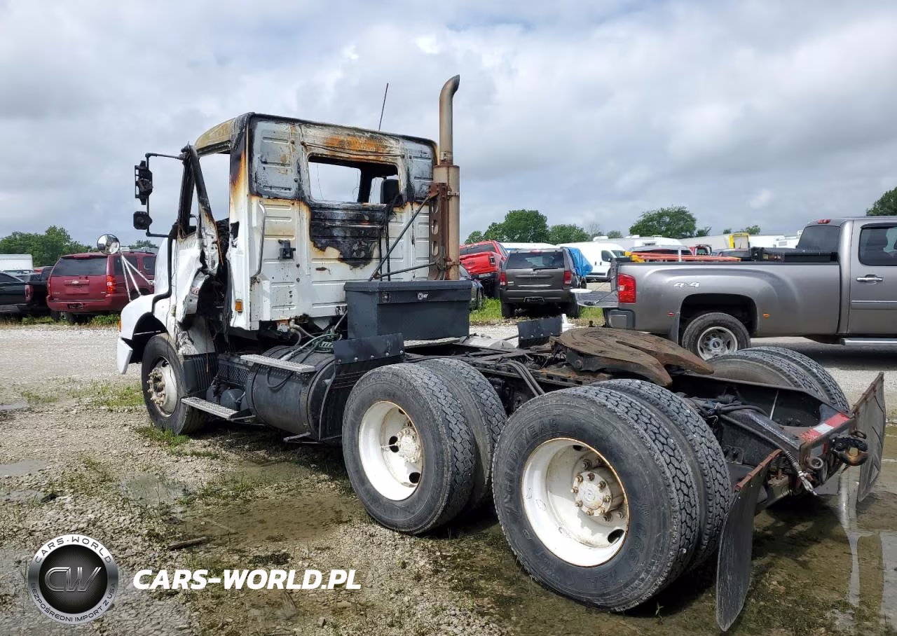 2000 Volvo Vnm Semi Truck VIN:4V4MD2GFXYN254815 - 3