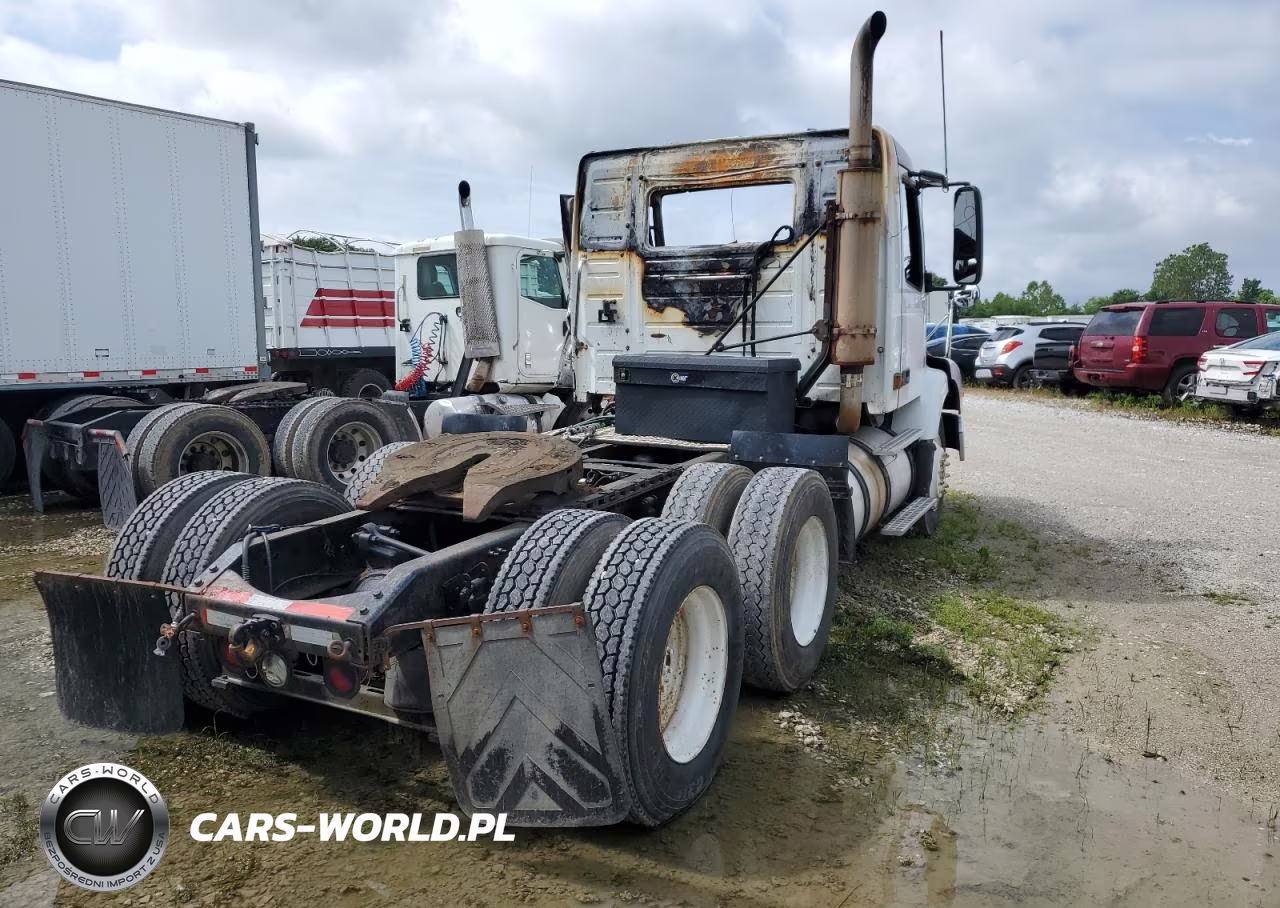 2000 Volvo Vnm Semi Truck VIN:4V4MD2GFXYN254815 - 4