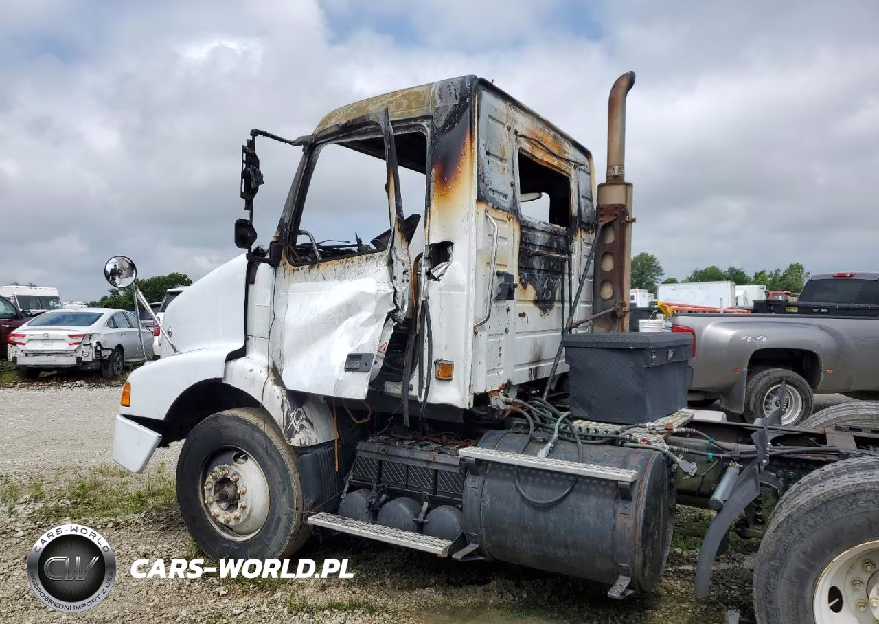 2000 Volvo Vnm Semi Truck VIN:4V4MD2GFXYN254815 - 9
