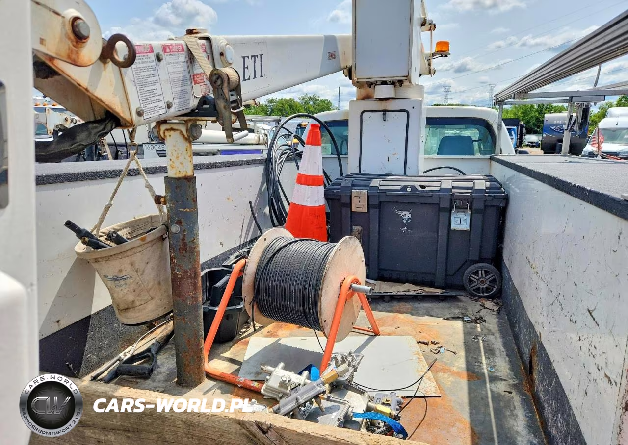 2011 Ford F450 Super Duty Bucket Truck VIN:1FDUF4GY2BEA95584 - 10