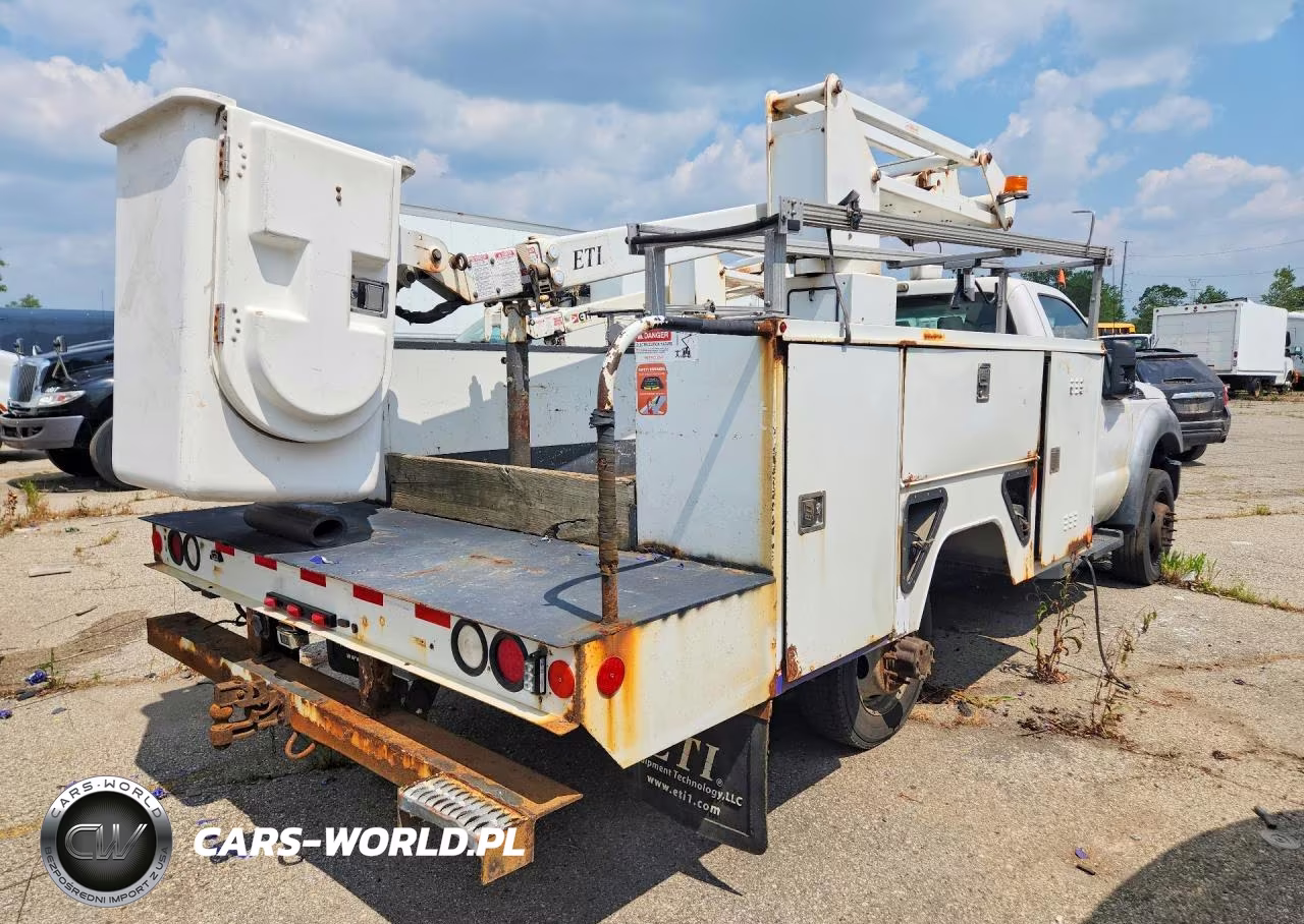 2011 Ford F450 Super Duty Bucket Truck VIN:1FDUF4GY2BEA95584 - 3