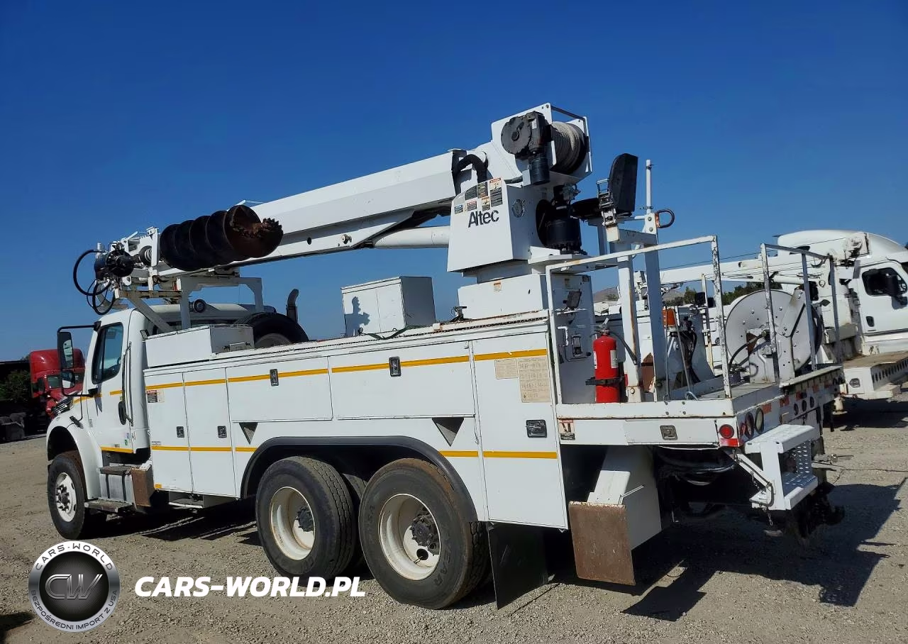 2014 Freightliner M2 106 Medium Duty VIN:1FVHCYCY3EHFM0825 - 2