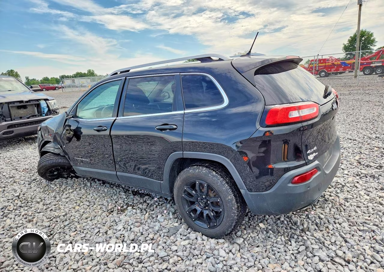 2015 Jeep Cherokee Latitude VIN:1C4PJMCS5FW744943 - 2