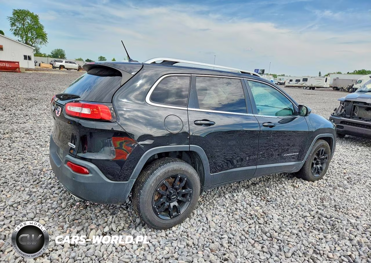 2015 Jeep Cherokee Latitude VIN:1C4PJMCS5FW744943 - 3