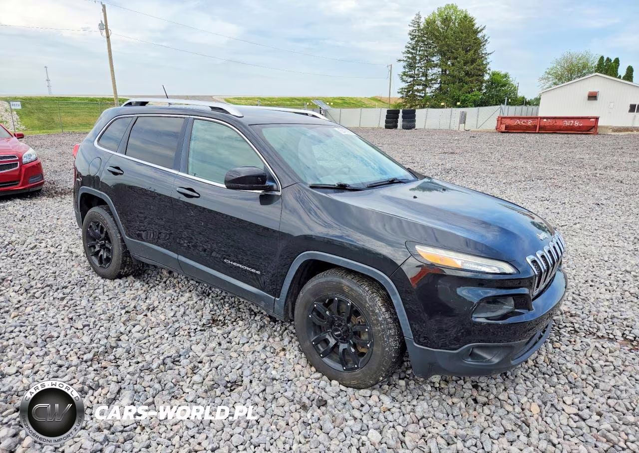 2015 Jeep Cherokee Latitude VIN:1C4PJMCS5FW744943 - 4