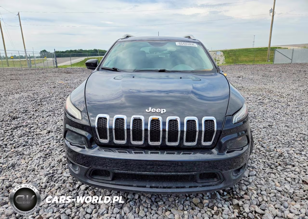 2015 Jeep Cherokee Latitude VIN:1C4PJMCS5FW744943 - 5