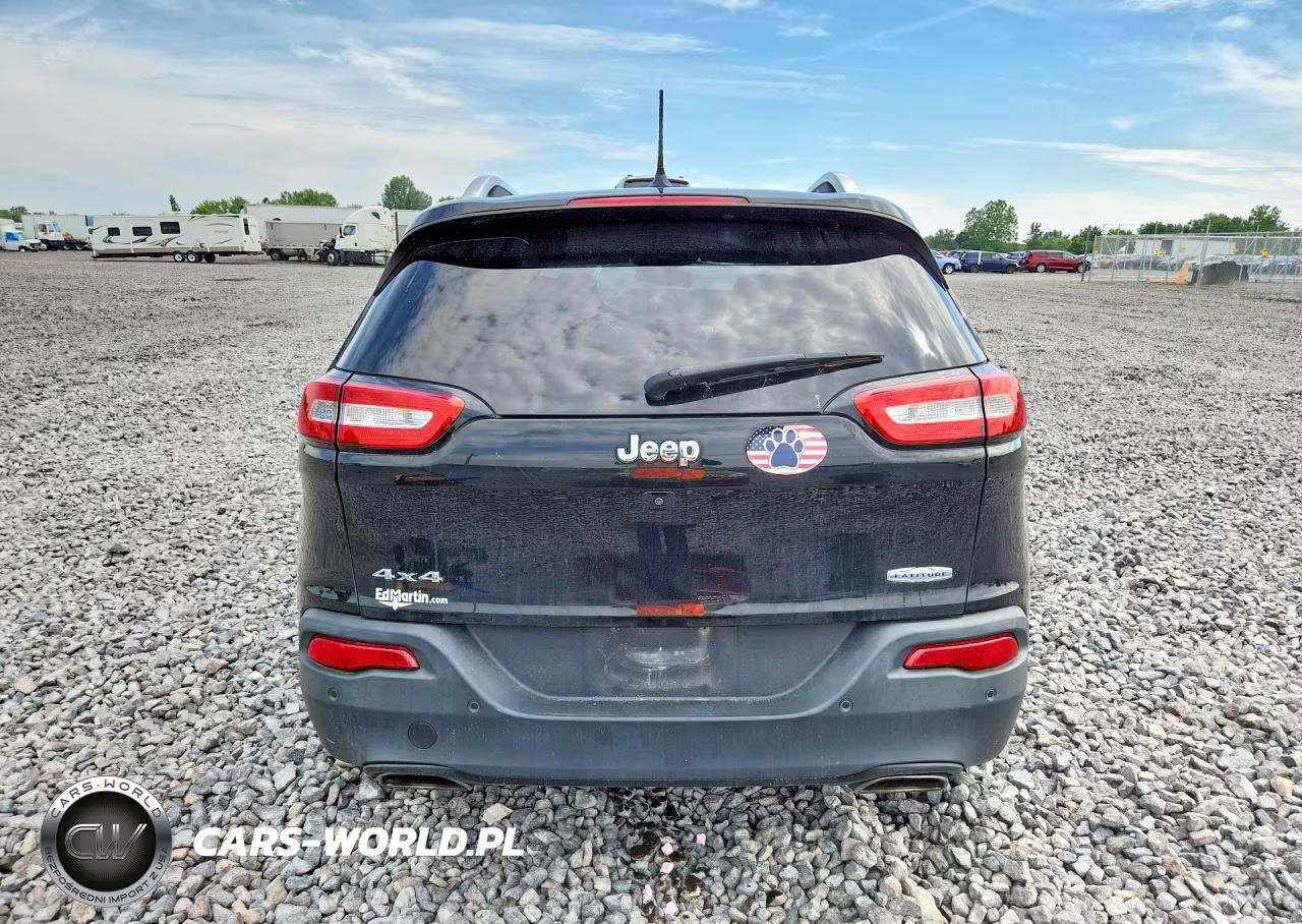 2015 Jeep Cherokee Latitude VIN:1C4PJMCS5FW744943 - 6