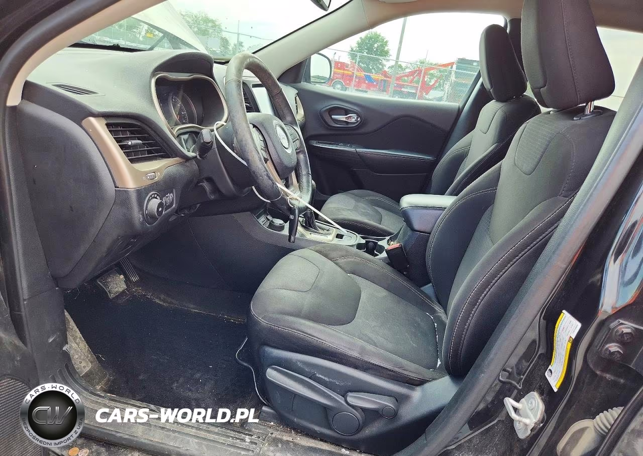 2015 Jeep Cherokee Latitude VIN:1C4PJMCS5FW744943 - 7