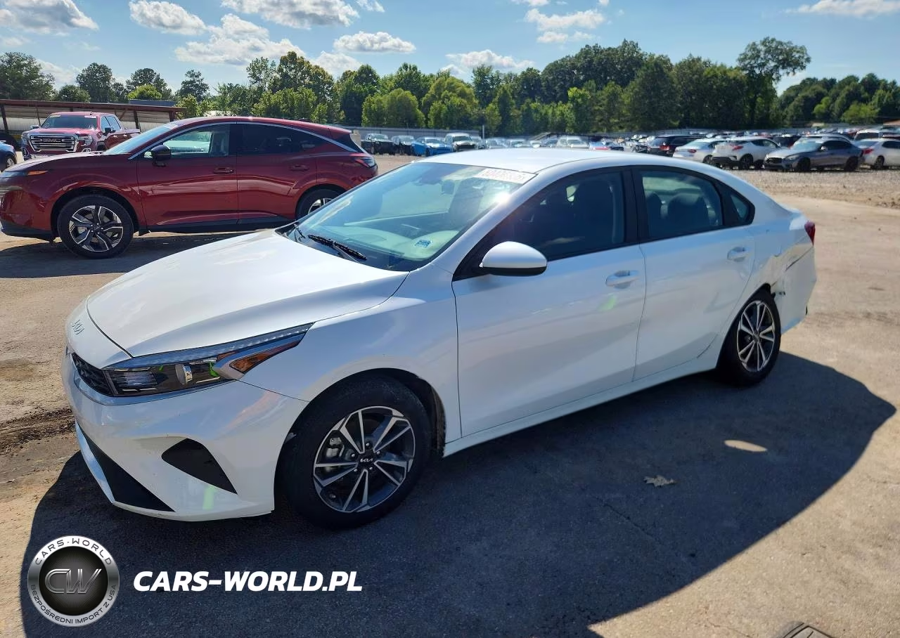 2024 Kia Forte Lxs