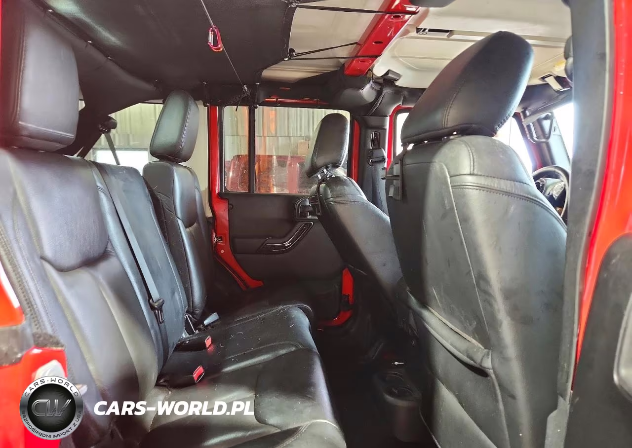 2015 Jeep Wrangler Unlimited Sahara VIN:1C4BJWEG6FL688558 - 11