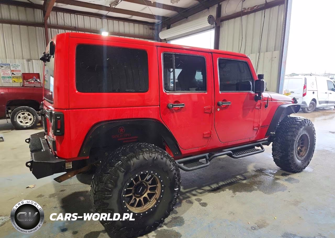 2015 Jeep Wrangler Unlimited Sahara VIN:1C4BJWEG6FL688558 - 3