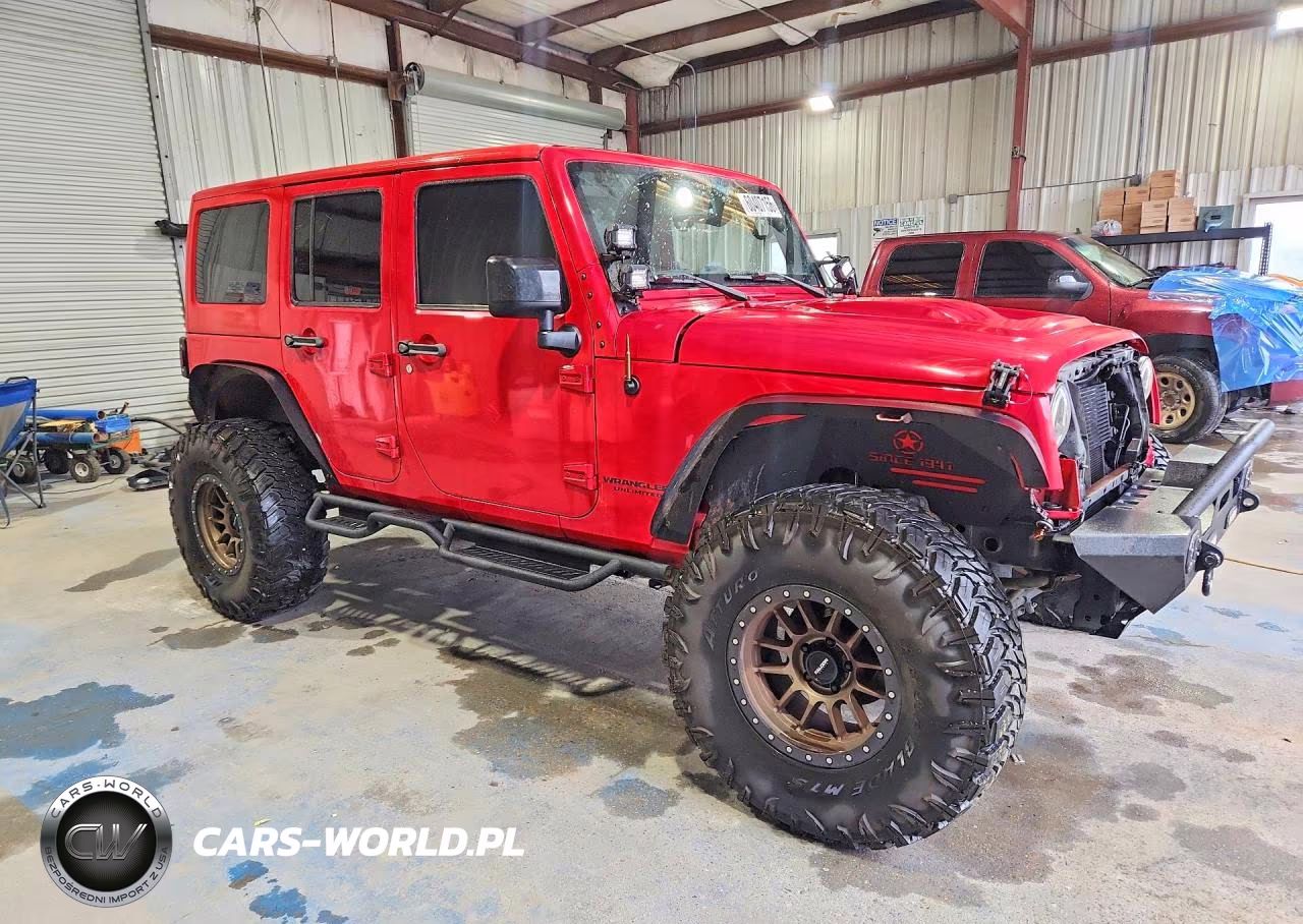 2015 Jeep Wrangler Unlimited Sahara VIN:1C4BJWEG6FL688558 - 4