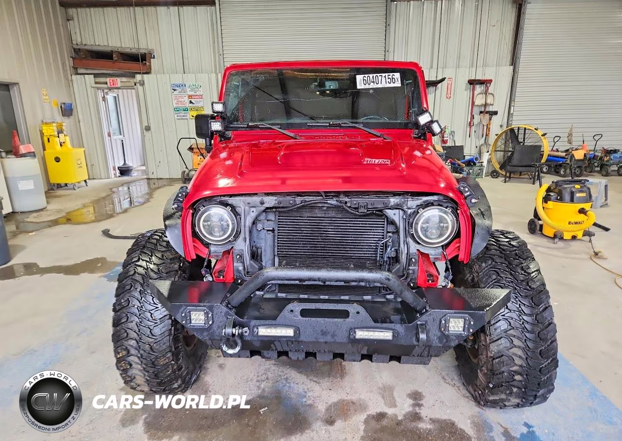 2015 Jeep Wrangler Unlimited Sahara VIN:1C4BJWEG6FL688558 - 5