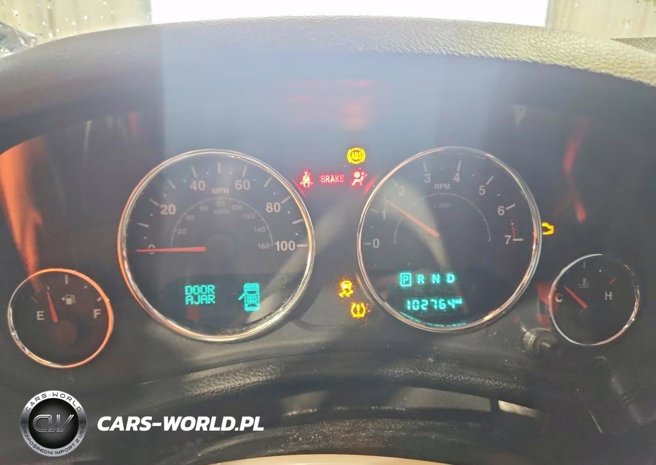 2015 Jeep Wrangler Unlimited Sahara VIN:1C4BJWEG6FL688558 - 9