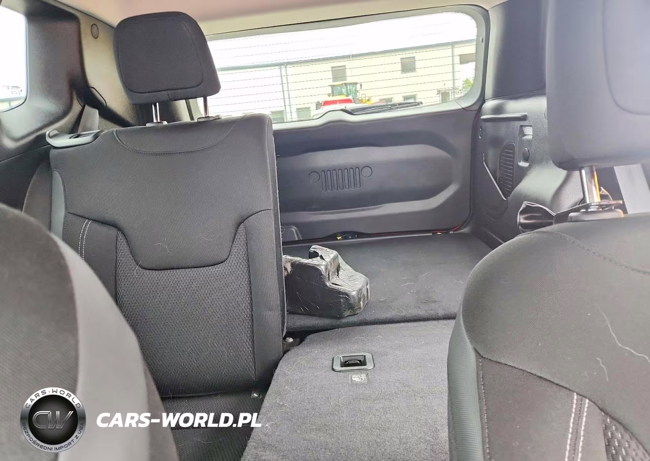 2023 Jeep Renegade Latitude VIN:ZACNJDB19PPP39921 - 10