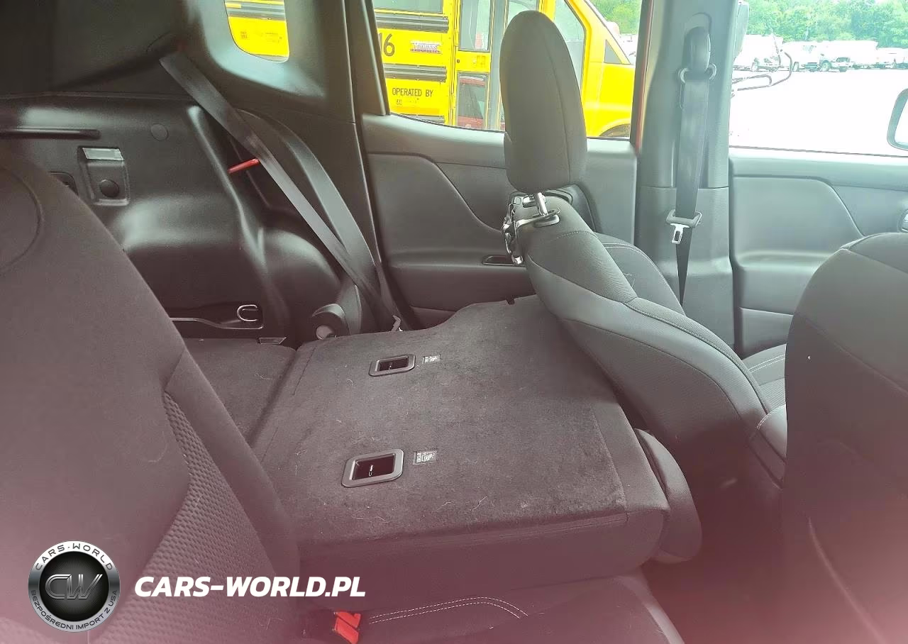 2023 Jeep Renegade Latitude VIN:ZACNJDB19PPP39921 - 11