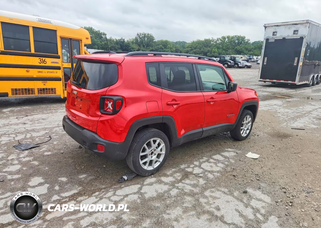 2023 Jeep Renegade Latitude VIN:ZACNJDB19PPP39921 - 3