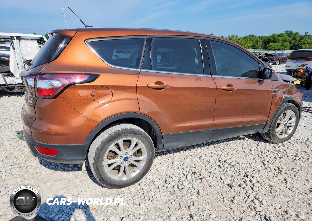 2017 Ford Escape Se VIN:1FMCU0GDXHUA76836 - 3
