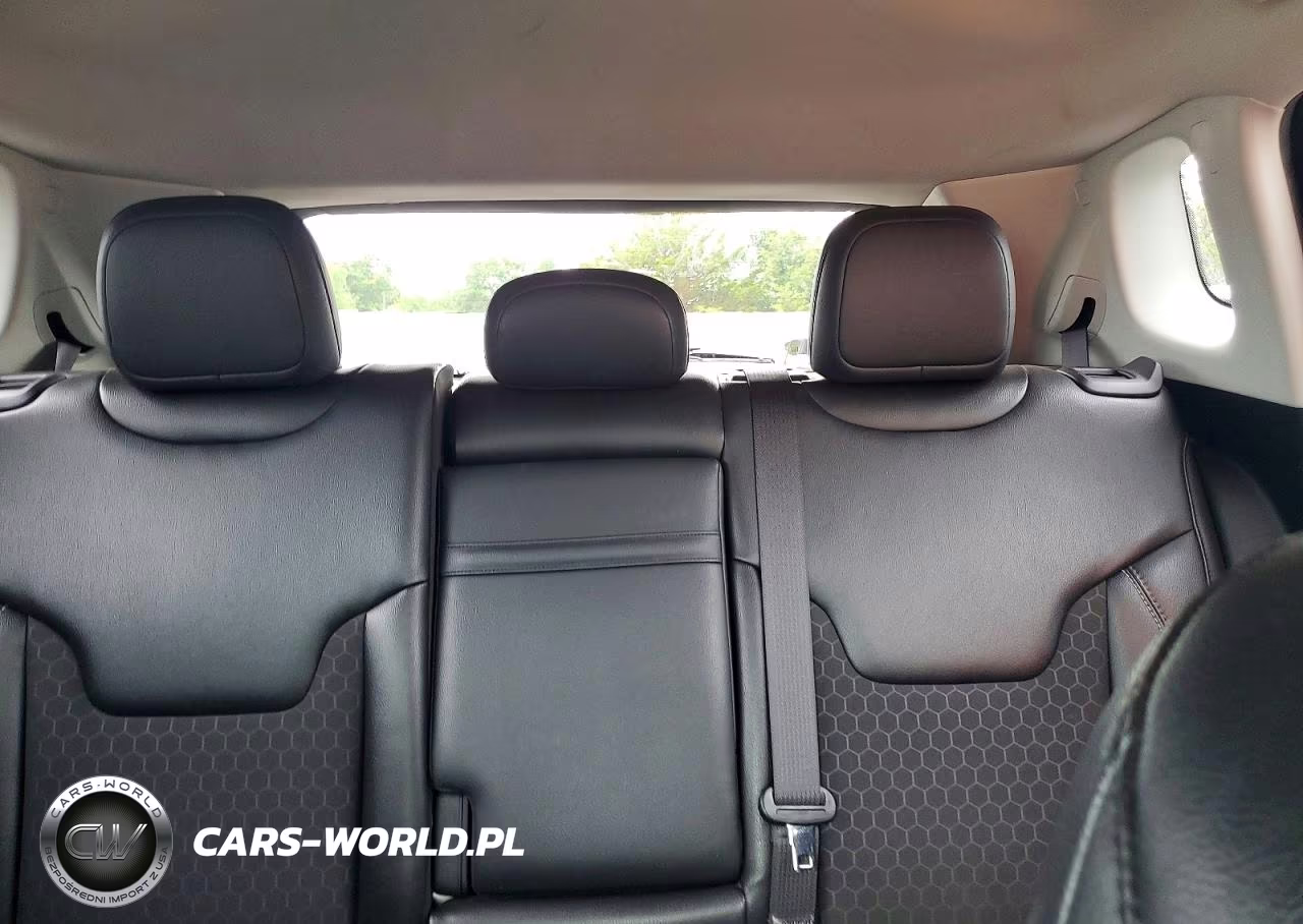 2019 Jeep Compass Latitude VIN:3C4NJDBB8KT740605 - 10