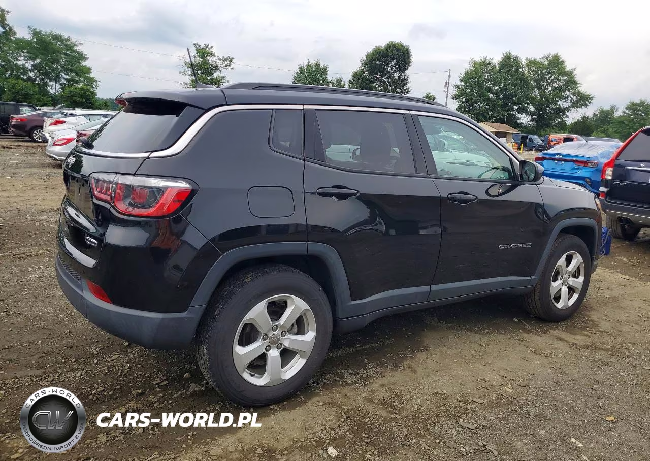 2019 Jeep Compass Latitude VIN:3C4NJDBB8KT740605 - 3