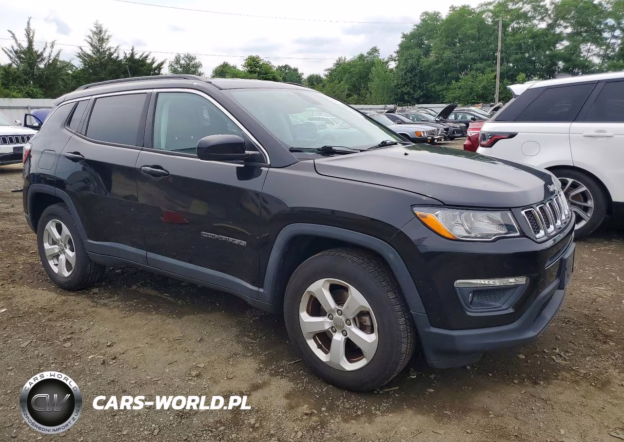 2019 Jeep Compass Latitude VIN:3C4NJDBB8KT740605 - 4
