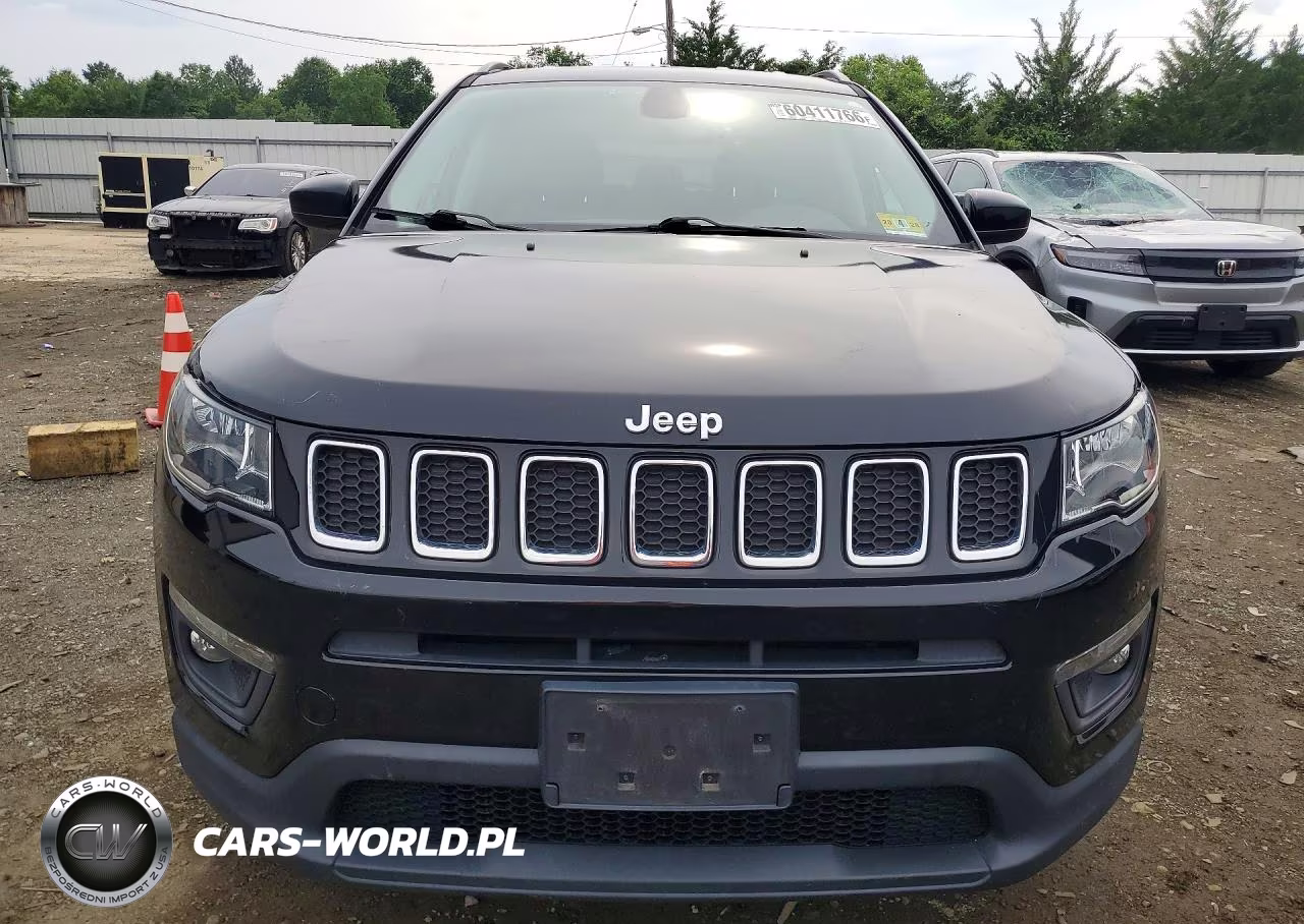 2019 Jeep Compass Latitude VIN:3C4NJDBB8KT740605 - 5