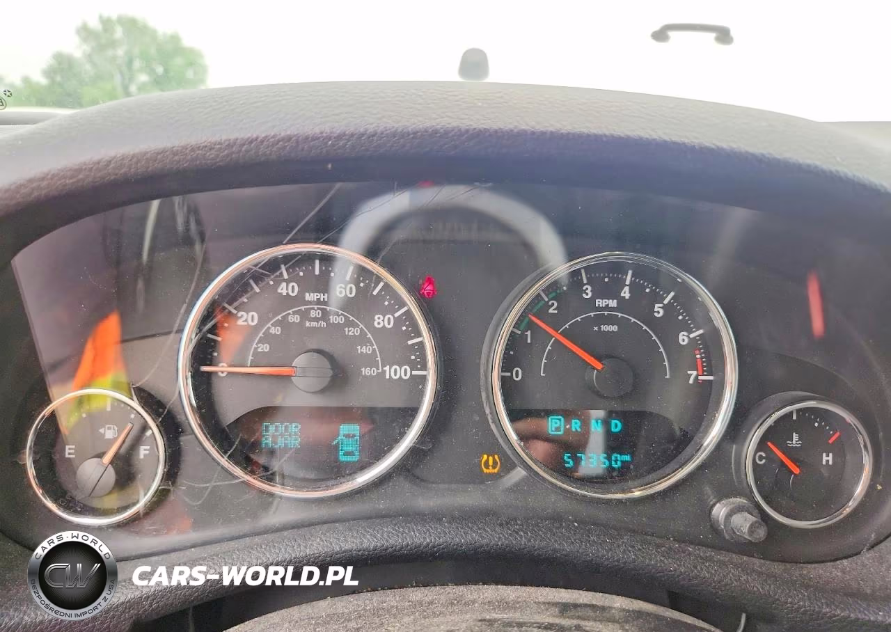 2018 Jeep Wrangler Unlimited Sahara VIN:1C4BJWEG7JL862436 - 9