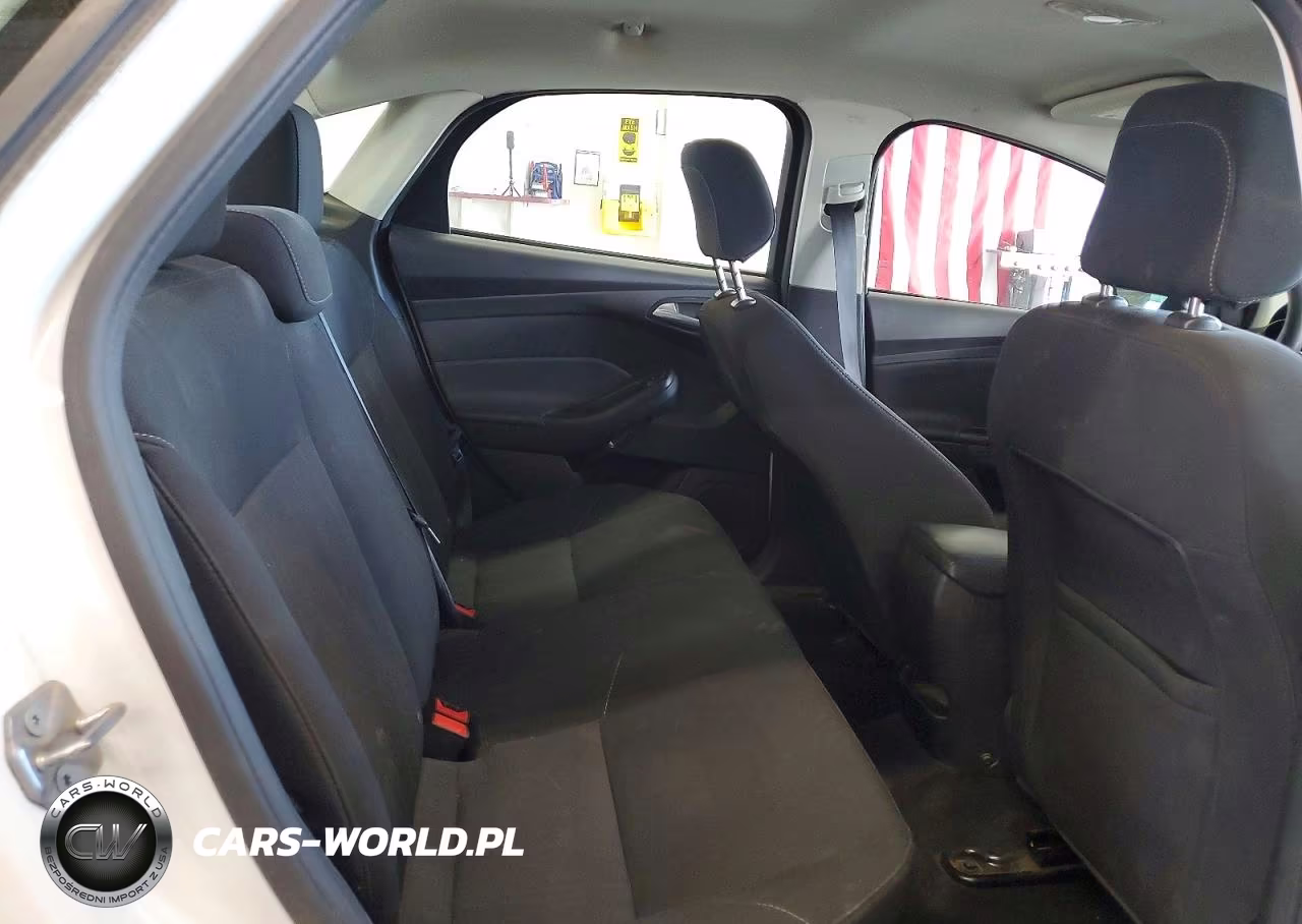 2018 Ford Focus Se VIN:1FADP3F23JL205857 - 10