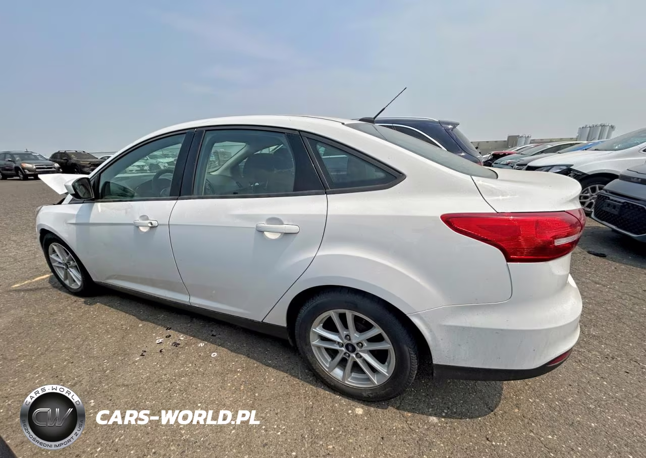 2018 Ford Focus Se VIN:1FADP3F23JL205857 - 2