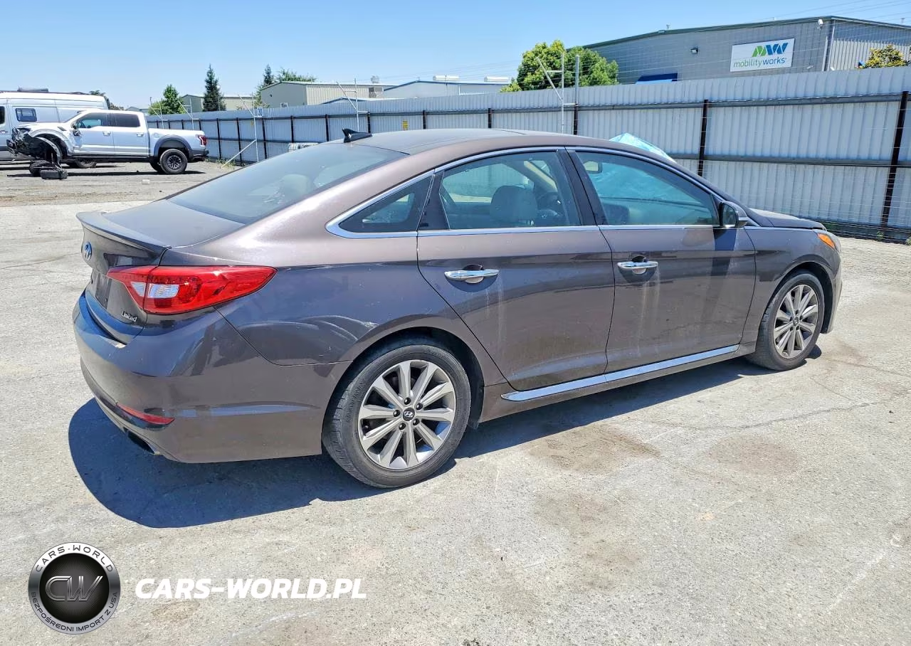 2016 Hyundai Sonata Limited VIN:5NPE34AF4GH431302 - 3