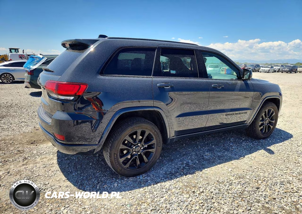2018 Jeep Grand Cherokee Laredo VIN:1C4RJFAG1JC309169 - 3